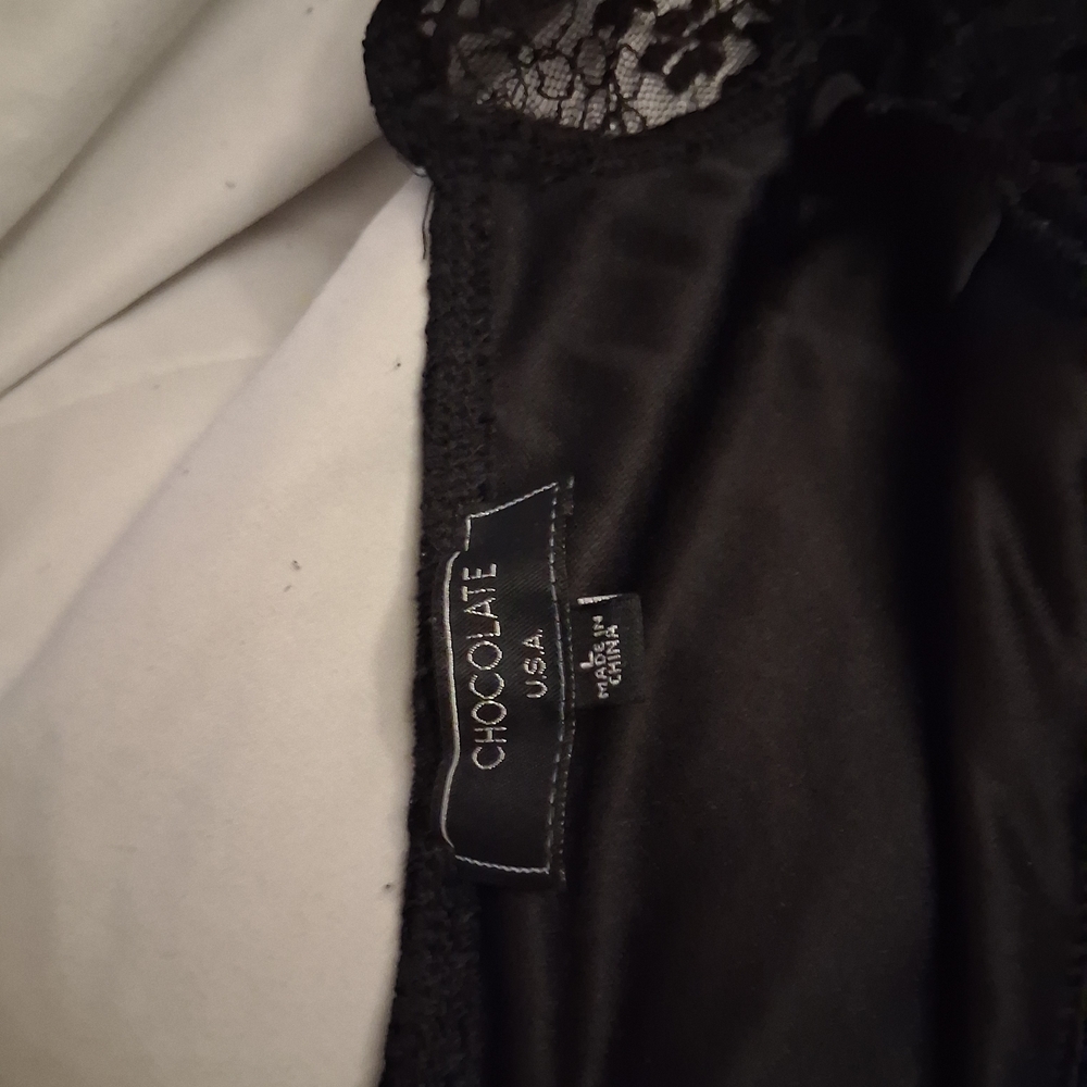 Elegant Black Lace Dress - Picture 5 of 5